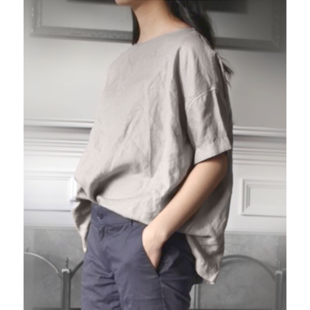 Aritzia Wilfred - Gray Oversized Round Neck Short Sleeve Top - Medium
